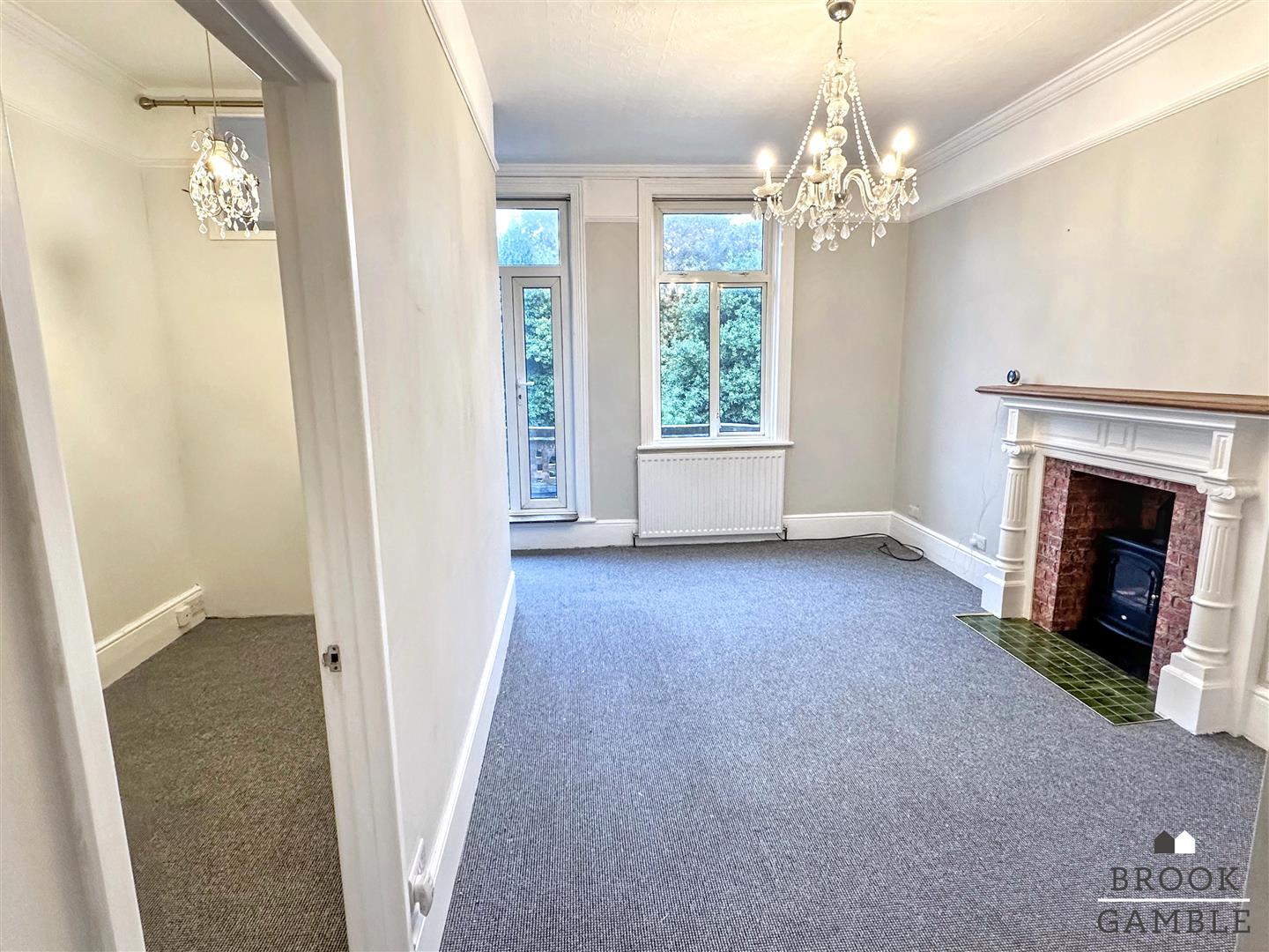 1 Bedroom Flat - Conversion. Hartfield Road in Eastbourne,  13